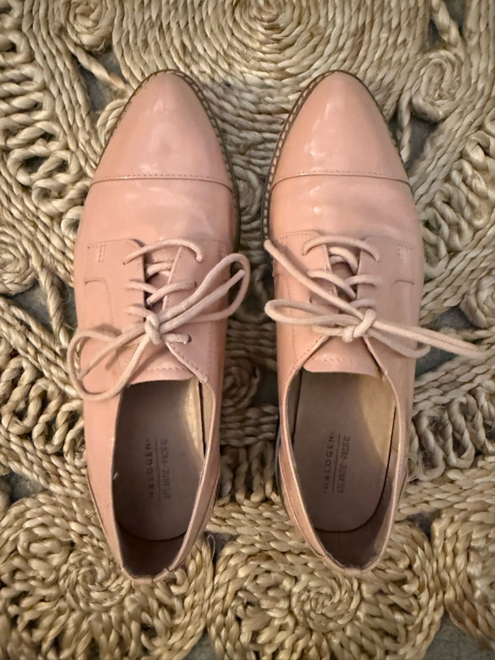 Halogen Pink Patent Lace-Up Oxford Shoes Size 10